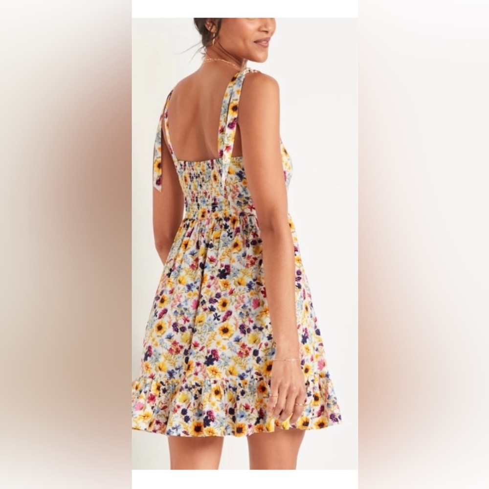 Old Navy - Mini Sunflower Floral Fit & Flare Sundress with Pockets - Picture 2 of 6